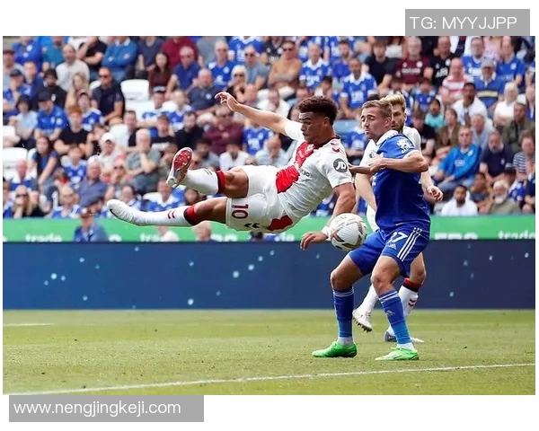 南安普敦主场迎战莱切斯球队全力争胜展现实力与决心