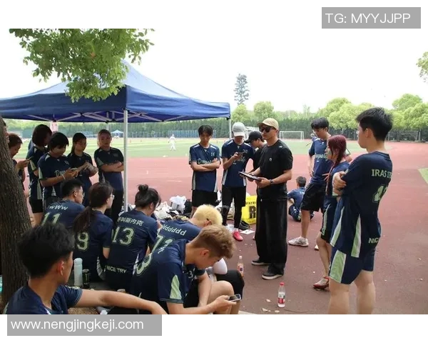 飞盘竞技的魅力与挑战:深入探讨杭州飞盘队的独特节奏与团队精神 飞盘竞技的魅力与挑战:深入探讨杭州飞盘队的独特节奏与团队精神